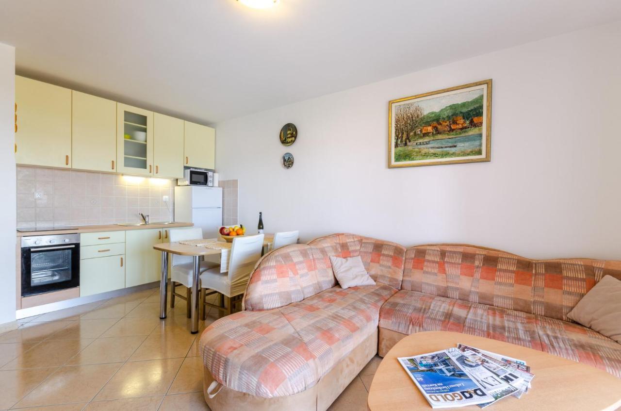 Ferienwohnung Juanita Dramalj Exterior foto